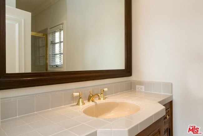 Building Photo - 1450 Cuesta Linda Dr