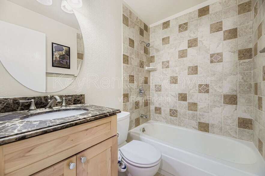 Building Photo - 341 S Estes St