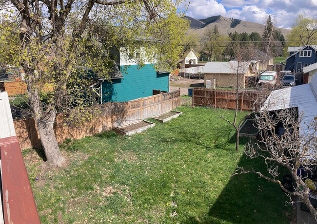 Building Photo - Three Bedroom House with a Rooftop Deck