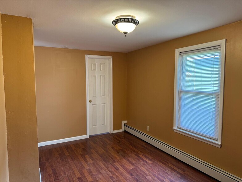 Building Photo - 14 Court St