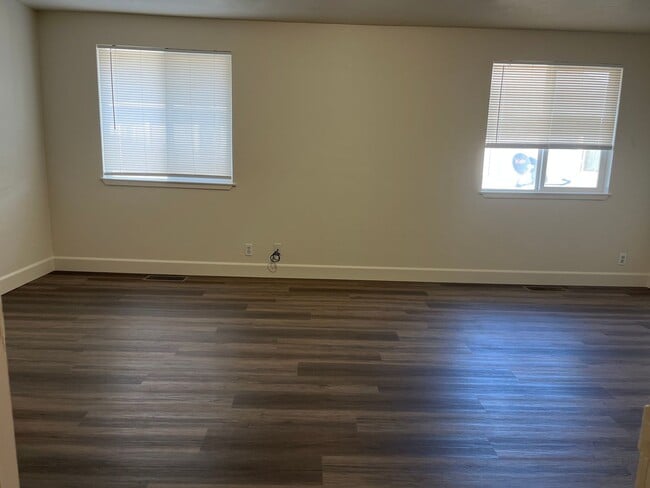 Building Photo - Long Street Townhouse