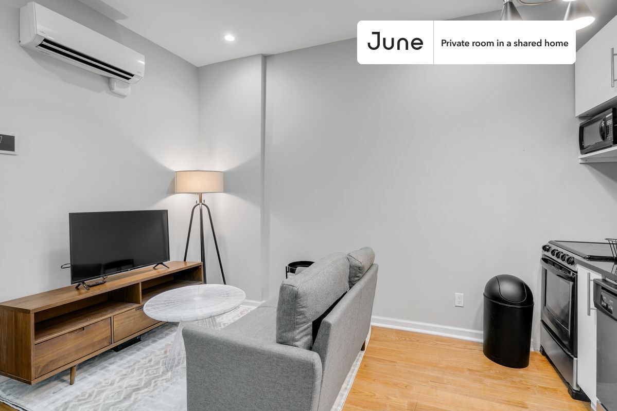 Building Photo - Room in Shared 3 bed/1 bath home