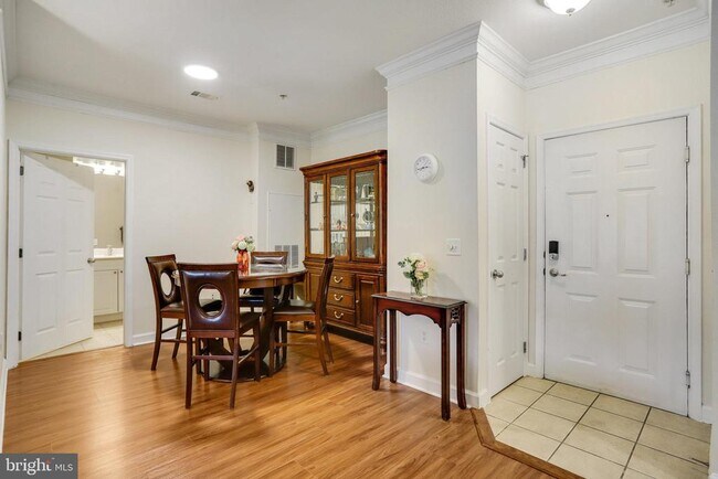 Building Photo - 501 Hungerford Dr
