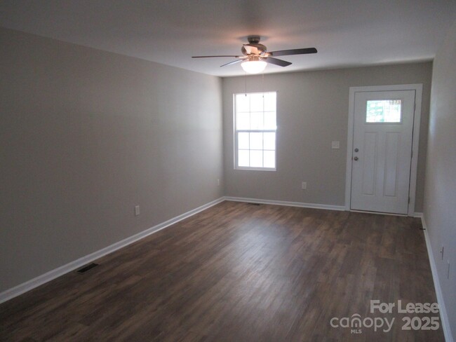 Building Photo - 4584 Maiden Hwy