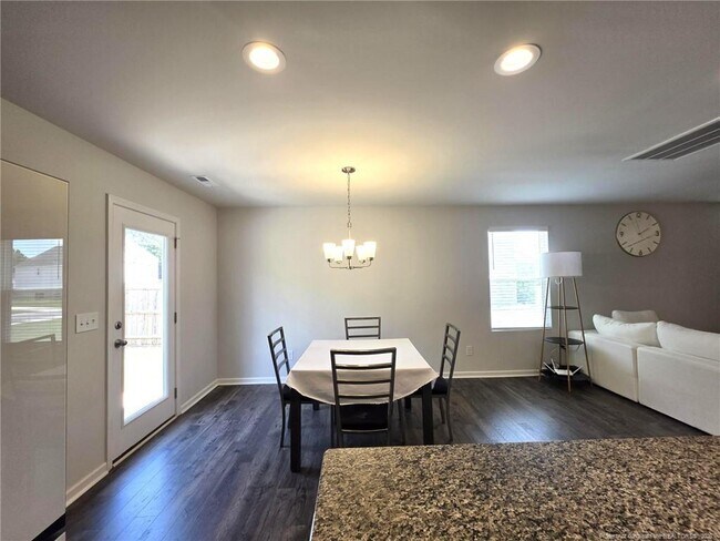 Building Photo - 233 Chinook Ln