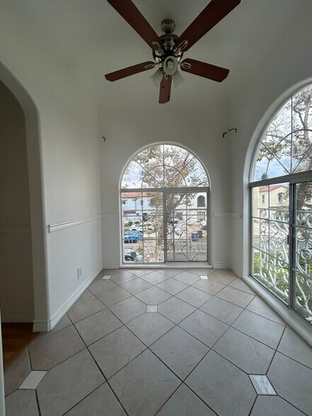 Breakfast nook - 6418 W 6th St