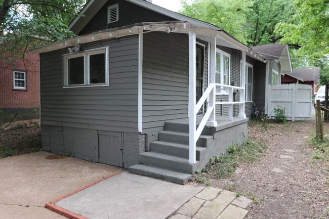 Building Photo - CENTRAL GARDENS BUNGALOW