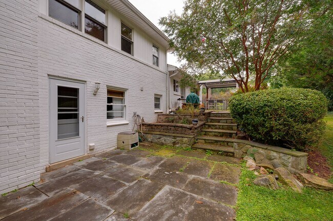 Building Photo - Furnished, Detached Home in Bethesda Alta ...