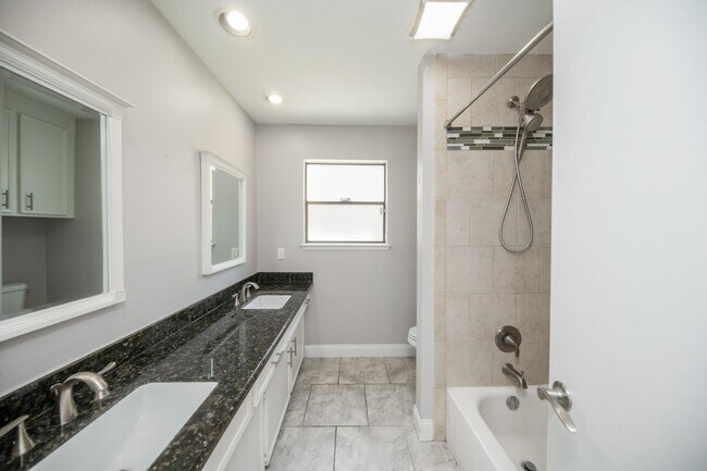 Building Photo - 2903 Pepperwood Dr