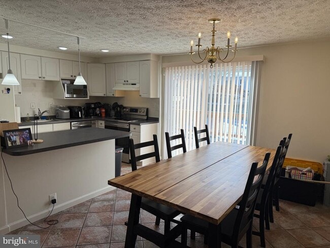 Building Photo - 8291 Raindrop Way