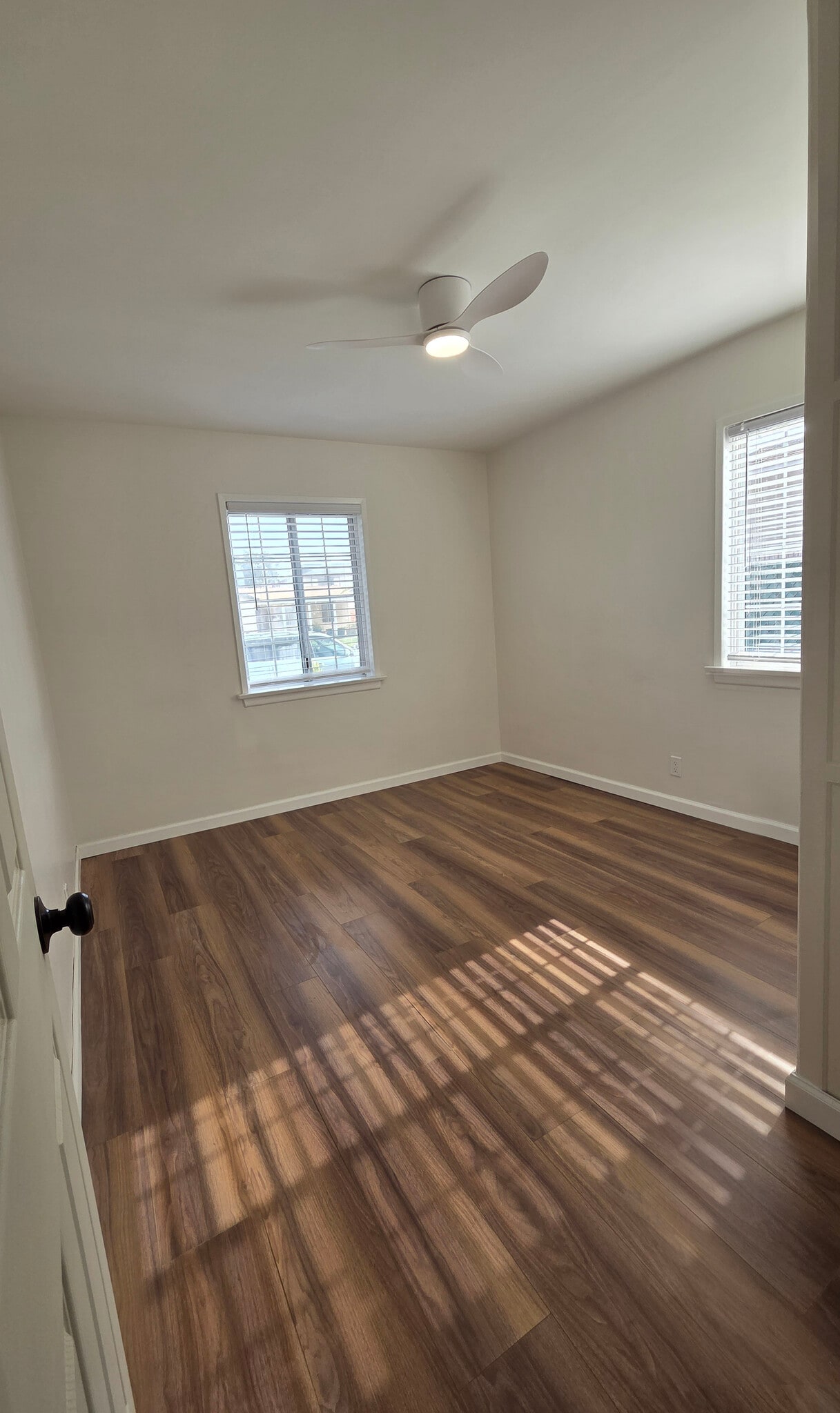 Bedroom 3 - view into room - 16825 S Berendo Ave