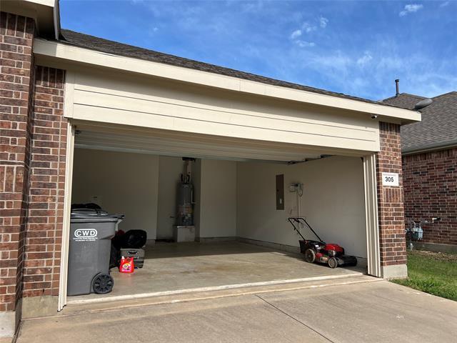 Building Photo - 305 Hackberry St