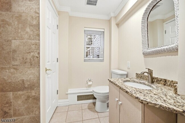 Building Photo - 47 Crossbrook Rd