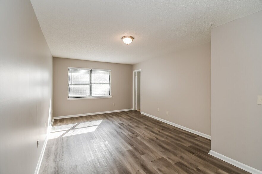 Building Photo - 4030 Laurelwood Dr