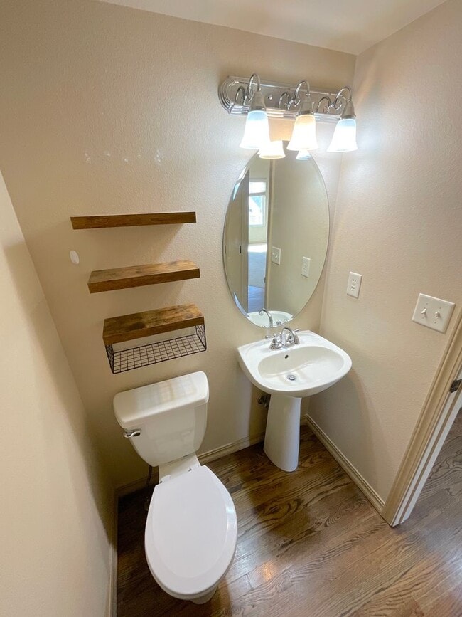 Building Photo - 4 Bedroom Home Available Near Barnes Rd & Peterson Rd!