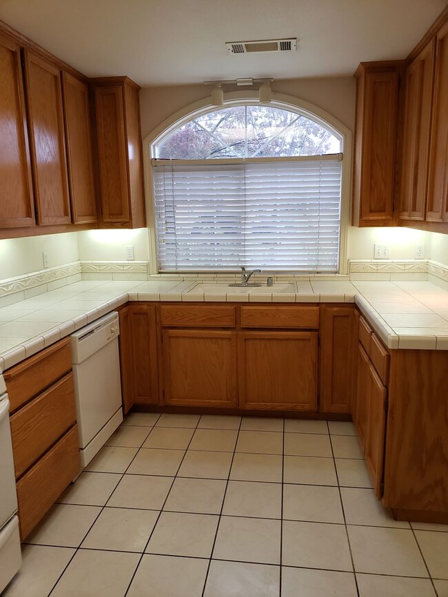 Building Photo - 881 Cally Ct