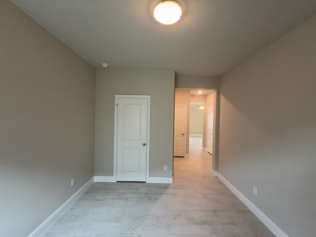 Building Photo - 612 Amenduni Ln