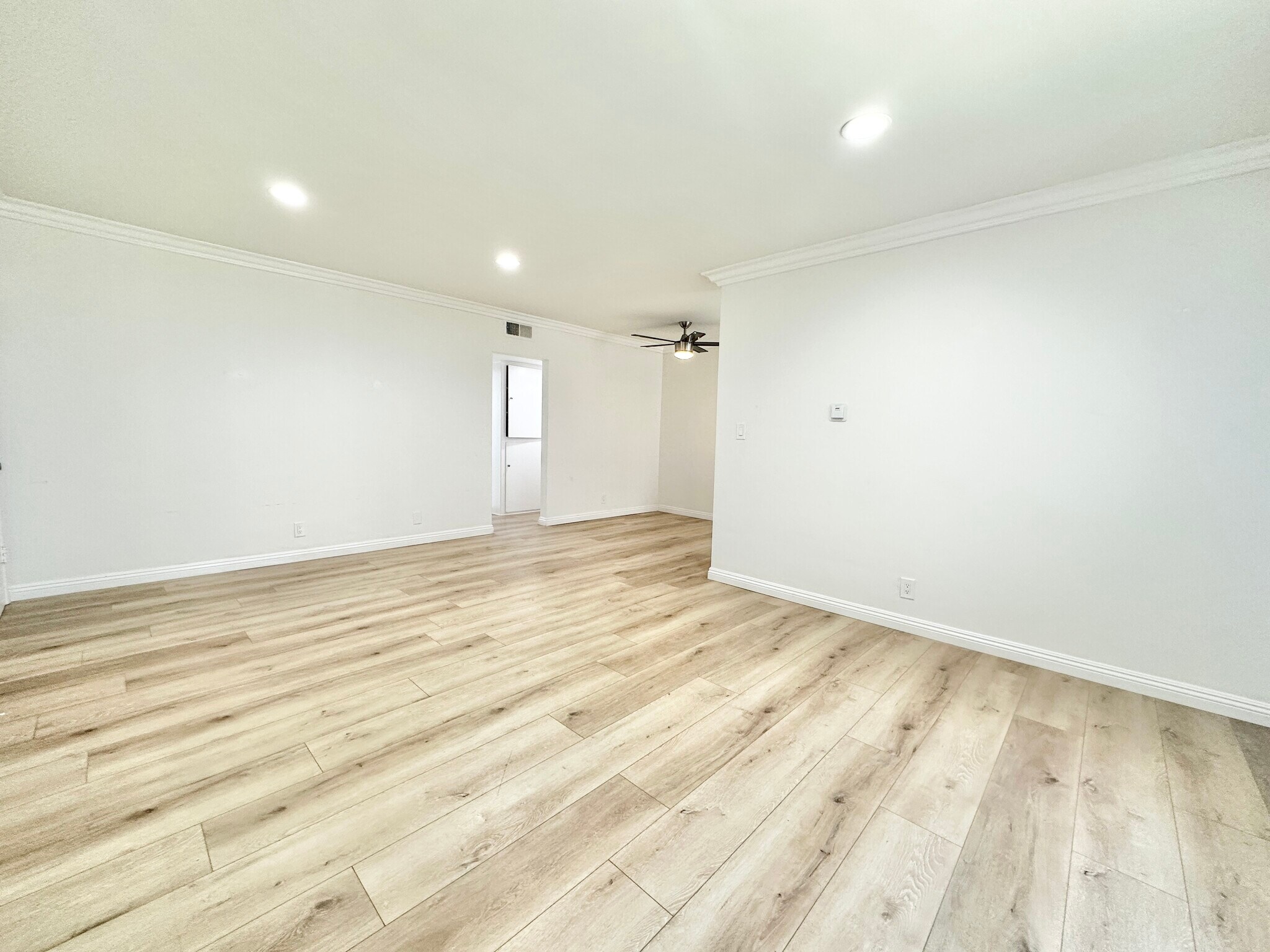 Building Photo - 6337 Whitsett Ave