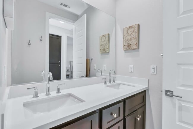 Building Photo - Stunning McKinley Village Home