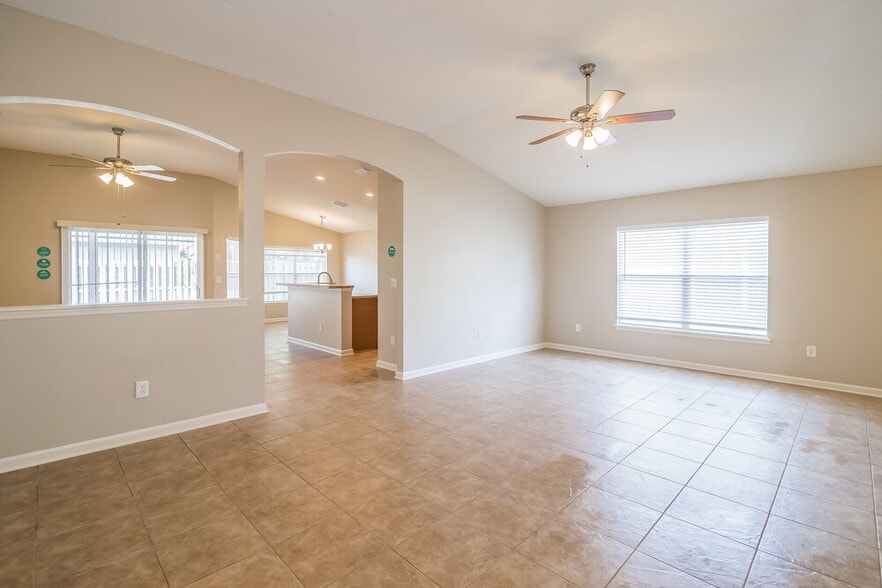 Building Photo - 2109 S Cranbrook Ave