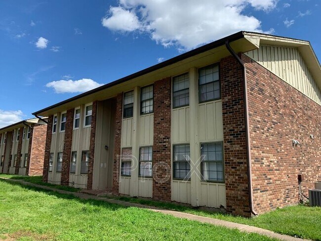 Primary Photo - 910-912 S Connecticut Ave