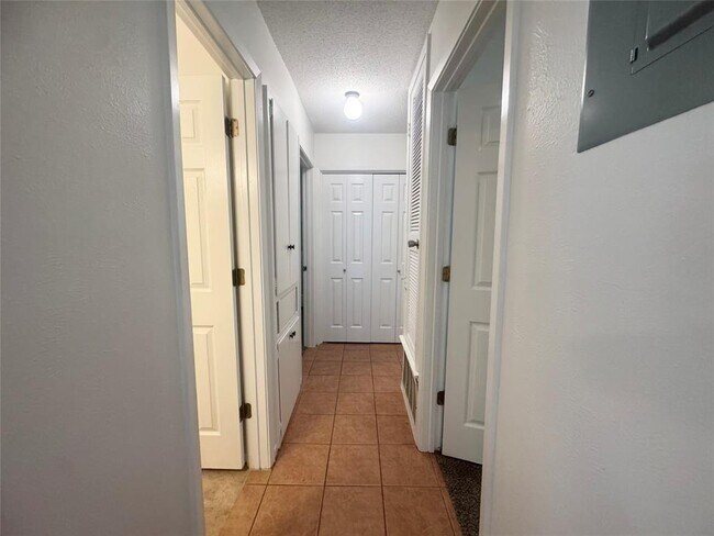 Building Photo - 9602 Chukar Cir