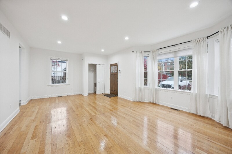 Building Photo - 7518 Lawn St