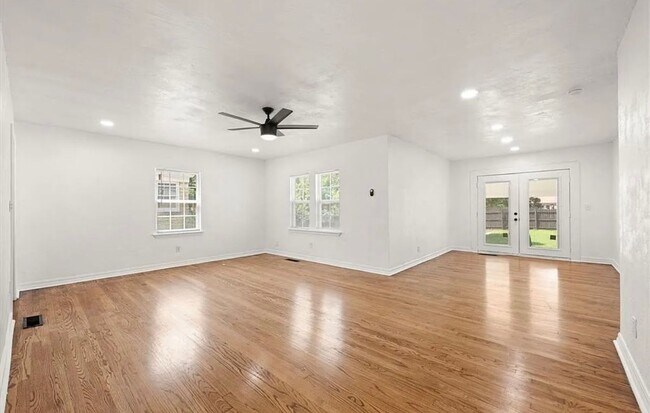 Building Photo - Charming Central OKC/Venice Neighborhood h...