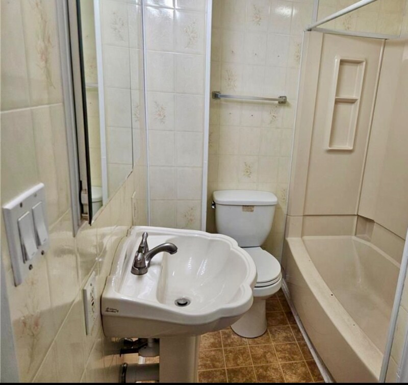 Building Photo - 144 S Nicholas St