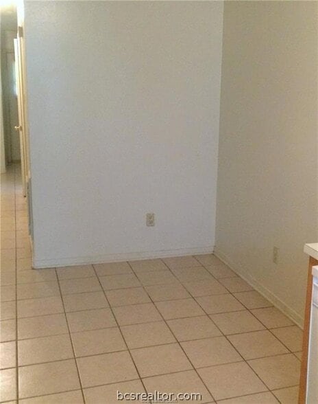 Building Photo - 701 San Saba Dr