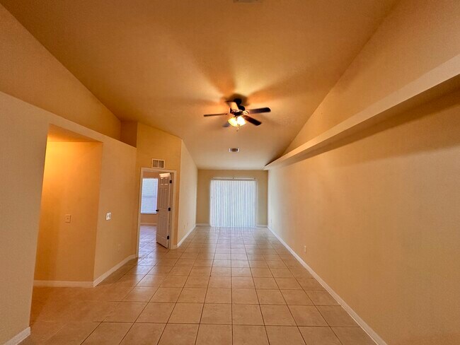 Building Photo - 3215 SW Santa Barbara Pl