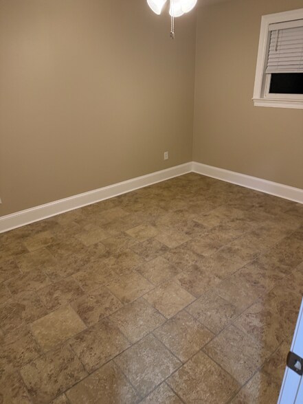 Building Photo - 1110 West Dr