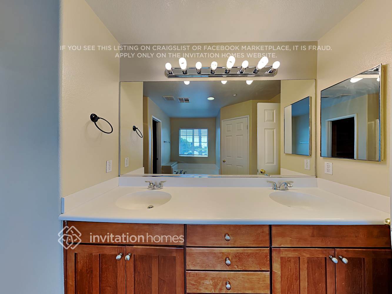 Building Photo - 16467 El Revino Dr