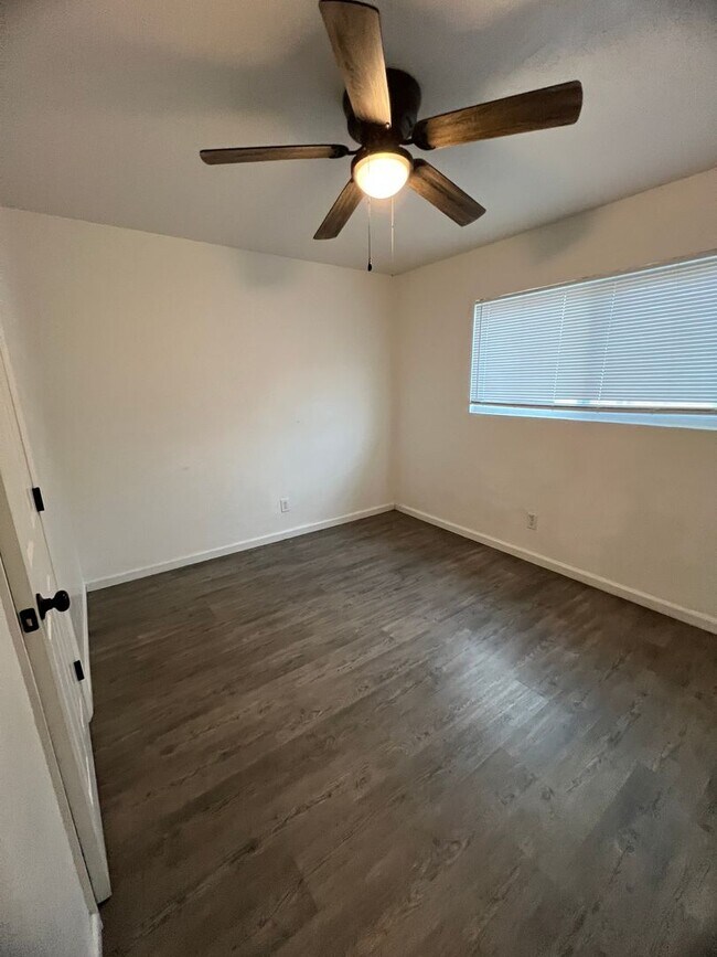 Building Photo - 808-809 Farmersville Blvd