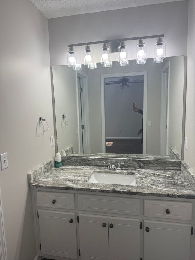 Building Photo - Available NOW- 113 Commons-Move in Special 1/2 off the first month rent with 12-month Lease