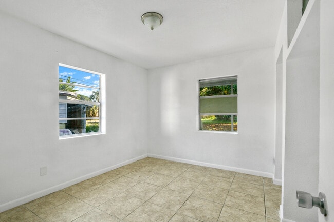 Building Photo - 3122 Duban Terrace