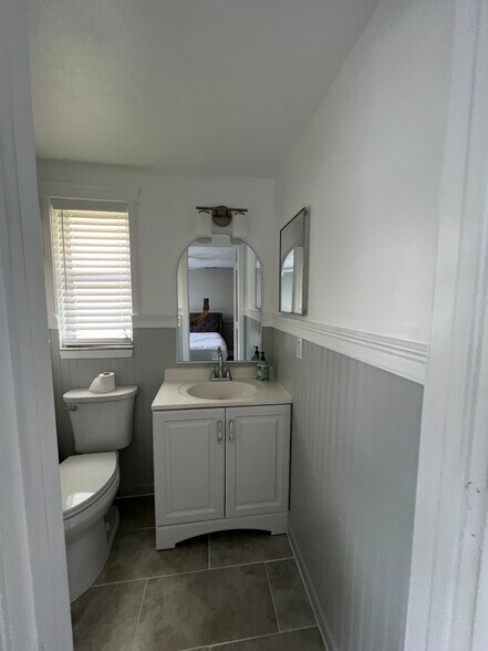 Building Photo - 8923 Tropical Palm Way