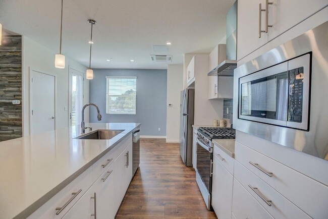 Building Photo - Modern Living at The MIll Gorgeous 2bed/2....