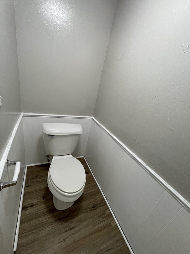 Building Photo - 3-Bed, 2.5 Bath Condo