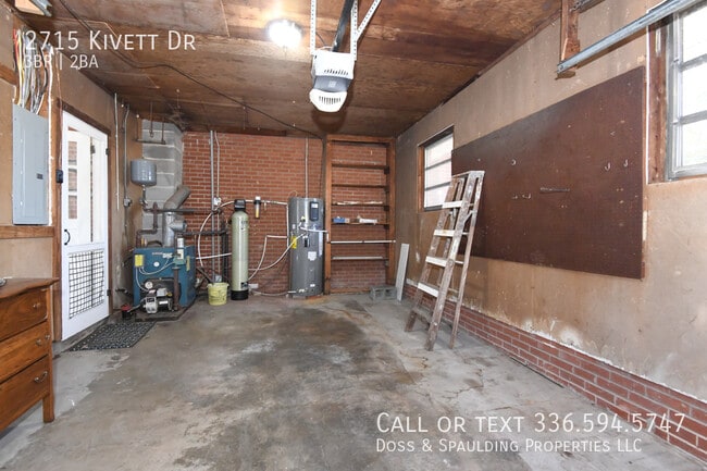 Building Photo - 2715 Kivett Dr