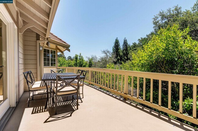 Building Photo - 3434 Woodview Dr
