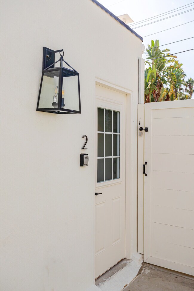 Building Photo - 5534 Alcove Ave