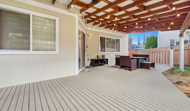 Building Photo - Updated 4-Bed Home Near Future Light Rail ...