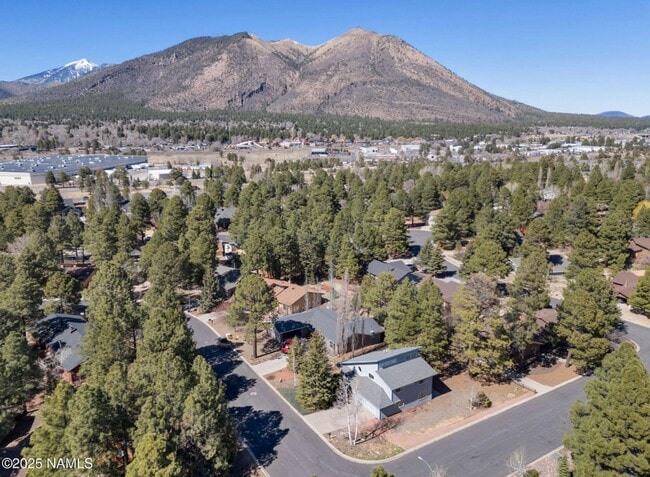 Building Photo - Gorgeous Flagstaff Rental