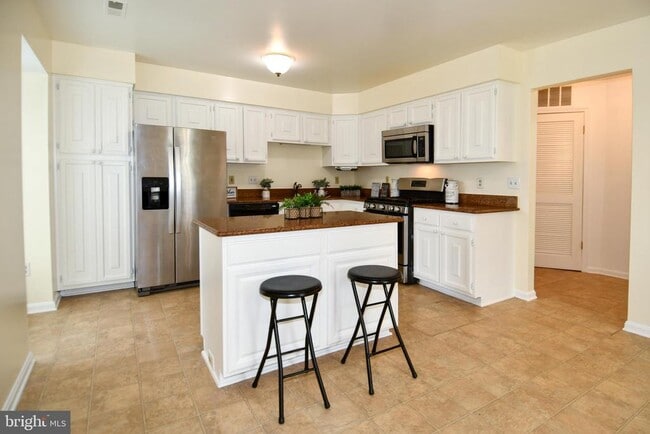 Building Photo - 6125 Trident Ln