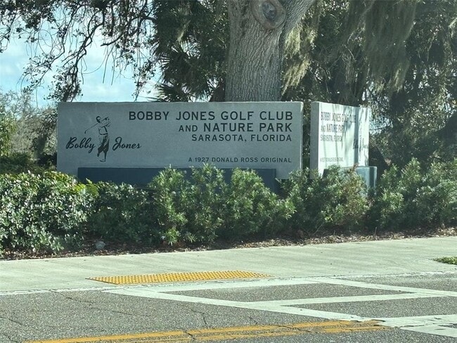 Building Photo - 1540 Glen Oaks Dr E