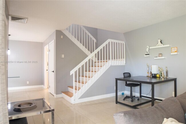 Building Photo - 726 NW 98th Cir