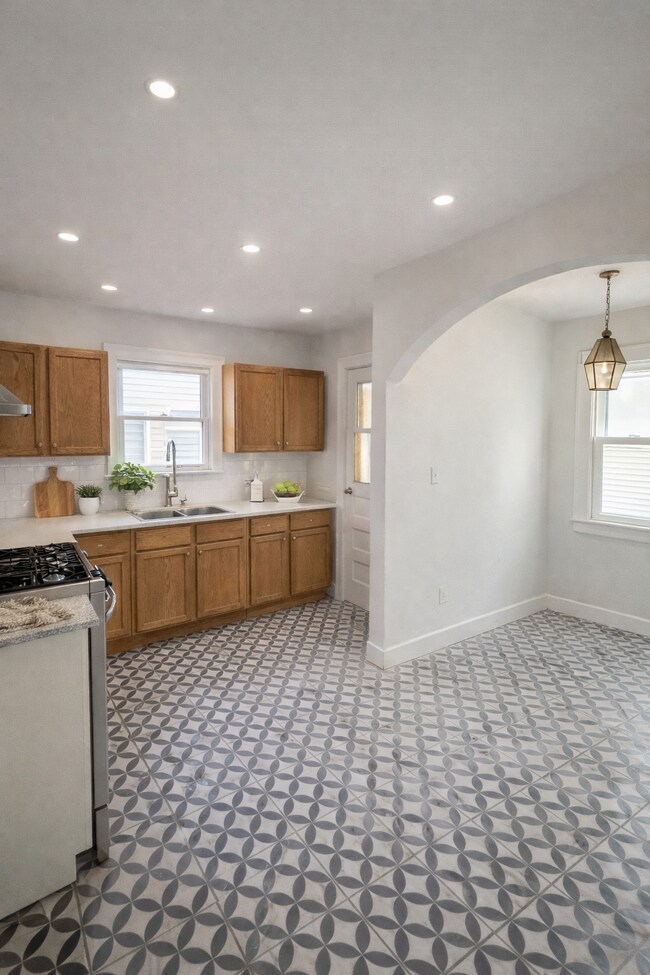 Building Photo - 1133 Lasalle St