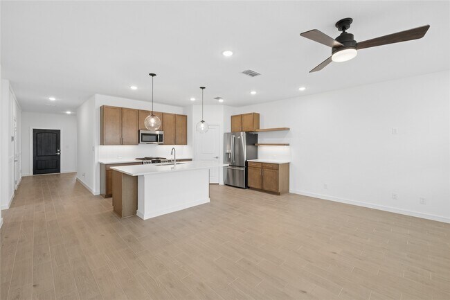Building Photo - 693 Daniels Lk Ln