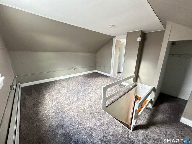 Building Photo - 40 Oak St